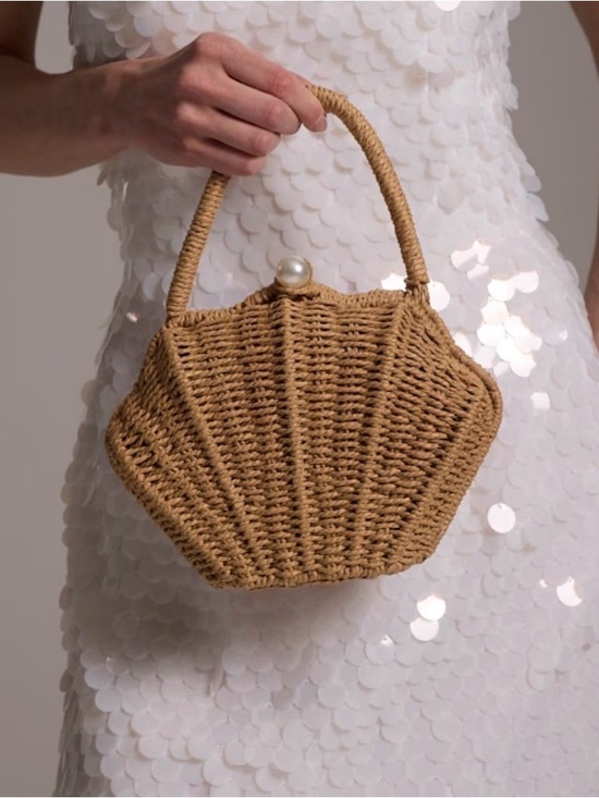 Handbags - NWT Boho wowed Woven Shell-Shape Top-Handle Bag in Natural Straw Color